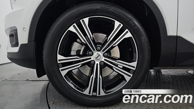 Volvo XC40 B4 Inscription — пробег 79 903 км