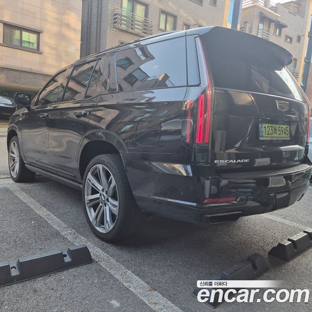 Cadillac Escalade 6.2 Sports Platinum — пробег 7 900 км
