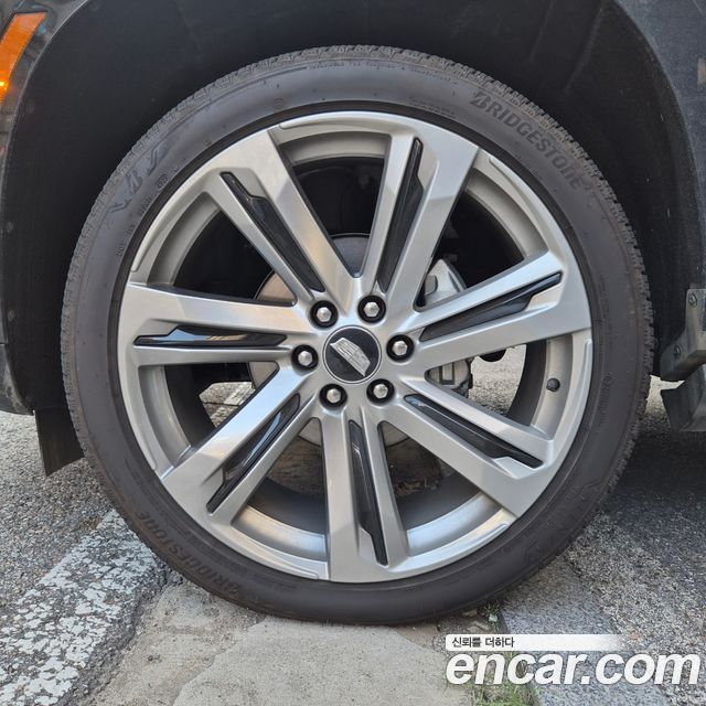 Cadillac Escalade 6.2 Sports Platinum — пробег 7 900 км