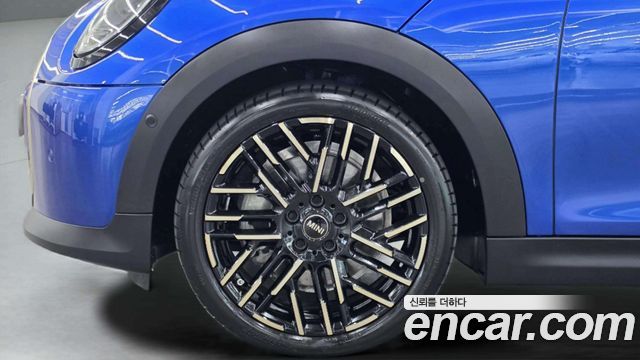 Mini Cooper Convertible Favoured — пробег 7 614 км