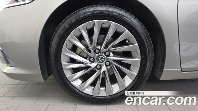 Lexus ES Luxury Plus — пробег 102 313 км — фото 5 из 5