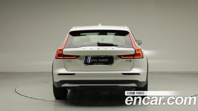 Volvo V60 B5 Ultimate AWD — пробег 1 216 км