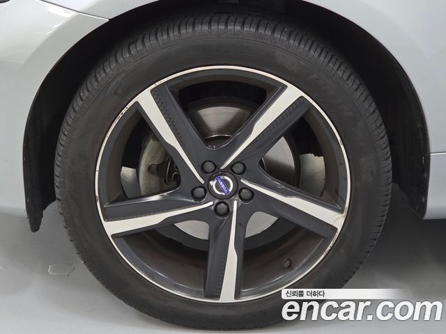 Volvo XC60 D5 R-Design AWD 1st — пробег 75 678 км