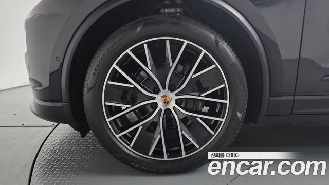 Porsche Macan Base 4 — пробег 16 726 км