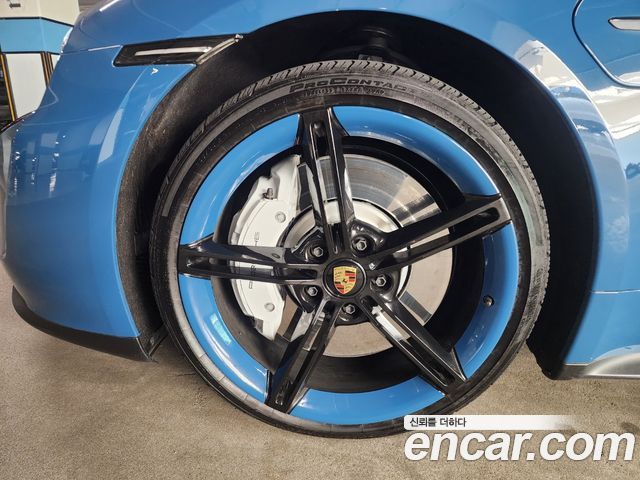 Porsche Taycan GTS — пробег 22 900 км