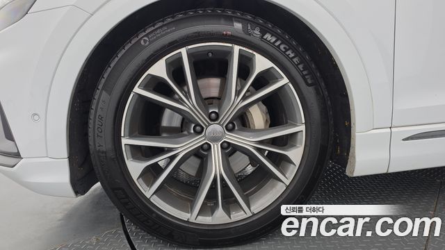 Audi Q8 50 TDI Quattro Premium — пробег 121 097 км