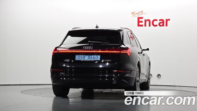 Audi e-tron 55 Quattro — пробег 101 137 км