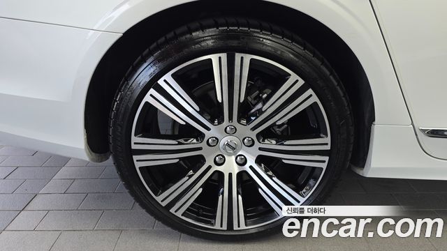 Volvo S90 B6 AWD Ultra Bright — пробег 11 553 км