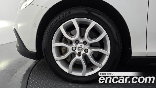 Volvo V40 D3 — пробег 76 009 км