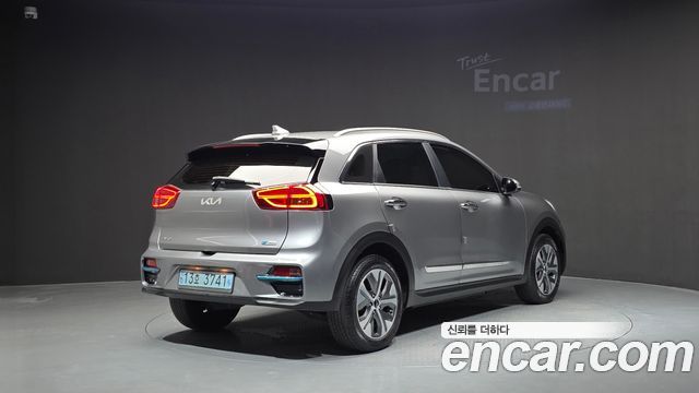 Kia Niro Prestige — пробег 36 141 км — фото 2 из 5