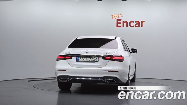 Mercedes-Benz E-Class E220d 4MATIC AMG Line — пробег 59 478 км — фото 4 из 5
