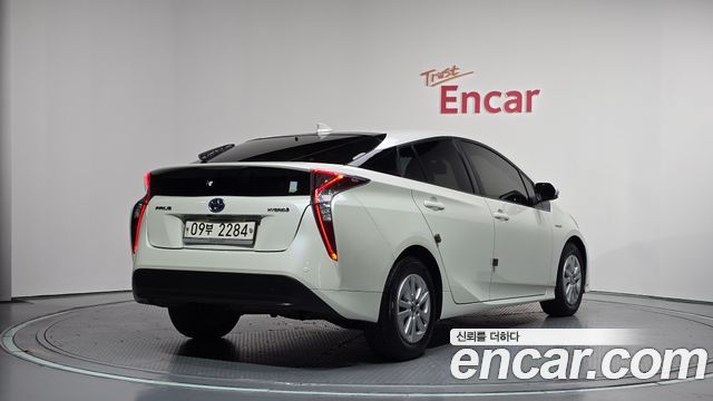 Toyota Prius 1.8 E — пробег 157 374 км — фото 2 из 5