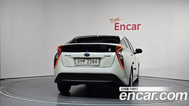 Toyota Prius 1.8 E — пробег 157 374 км — фото 4 из 5