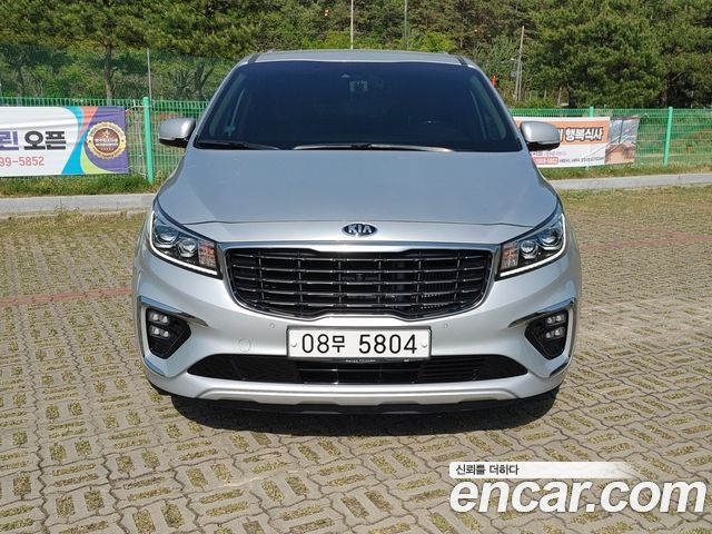 Kia Carnival 9-Seater Noblesse Special — пробег 68 667 км — фото 2 из 5