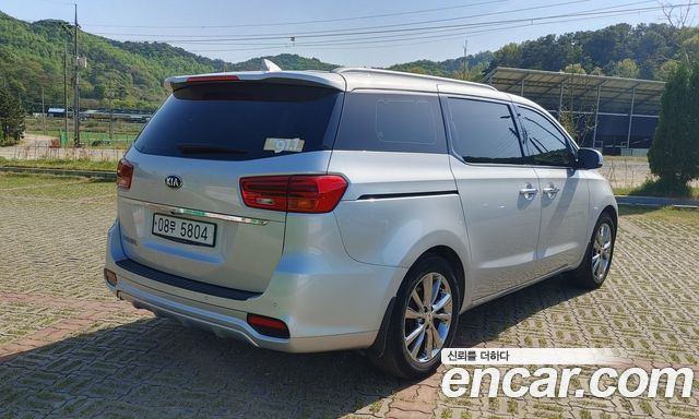 Kia Carnival 9-Seater Noblesse Special — пробег 68 667 км — фото 5 из 5