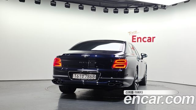 Bentley Flying Spur 4.0 Azure — пробег 30 921 км