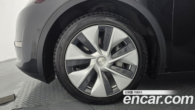 Tesla Model Y Long Range AWD — пробег 66 288 км — фото 5 из 5