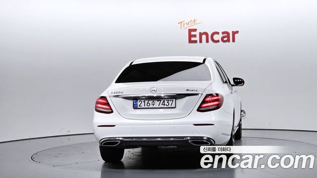Mercedes-Benz E-Class E220d Exclusive — пробег 92 304 км — фото 4 из 5