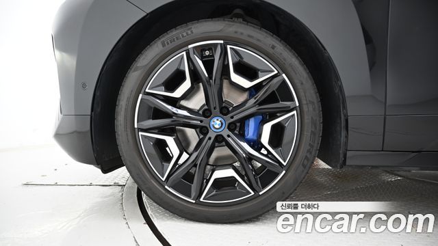 BMW iX xDrive40 First Edition — пробег 40 025 км — фото 5 из 5