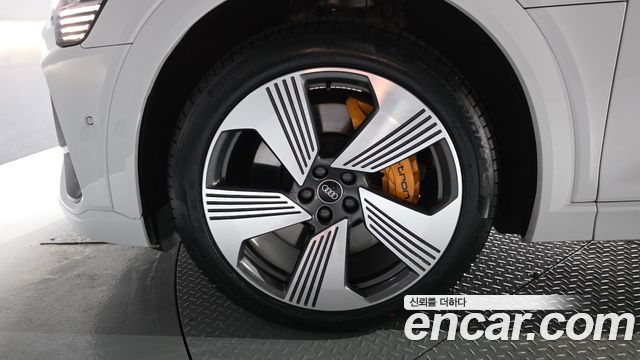 Audi e-tron из Кореи Encar