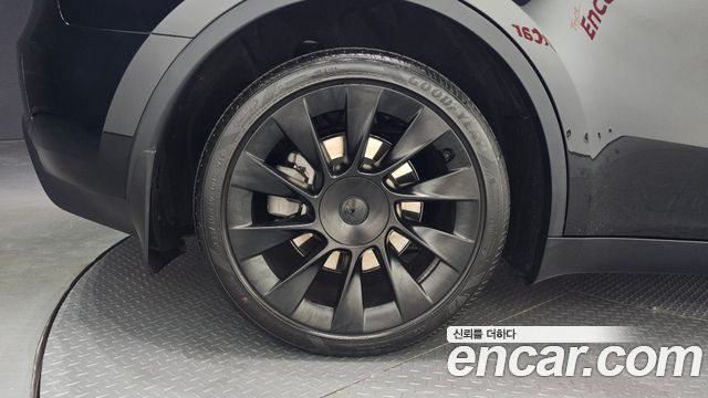 Tesla Model Y Long Range AWD — пробег 57 887 км — фото 5 из 5