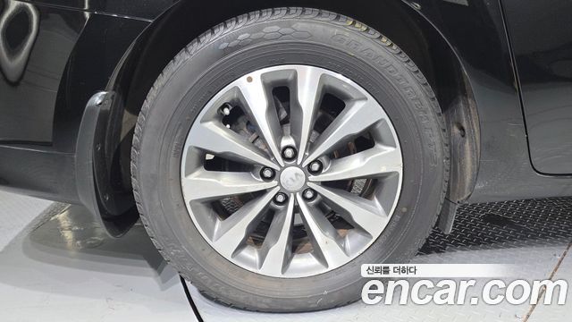 Kia Carnival 9-seater Luxury — пробег 102 115 км — фото 5 из 5