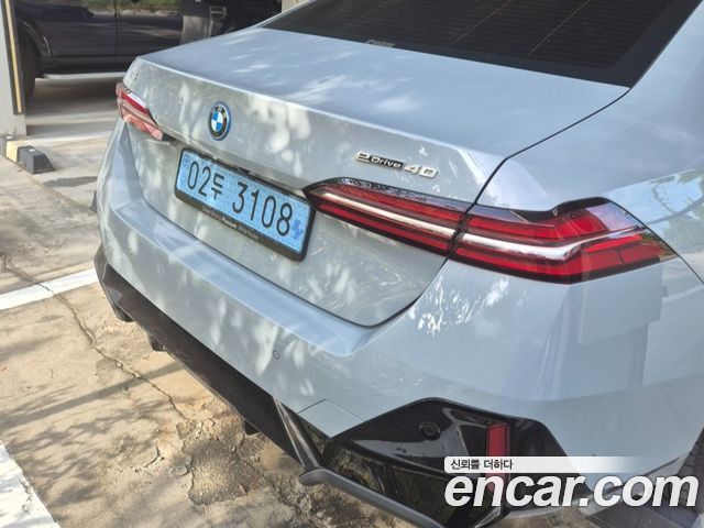 BMW i5 eDrive 40 M Sport — пробег 10 200 км — фото 5 из 5