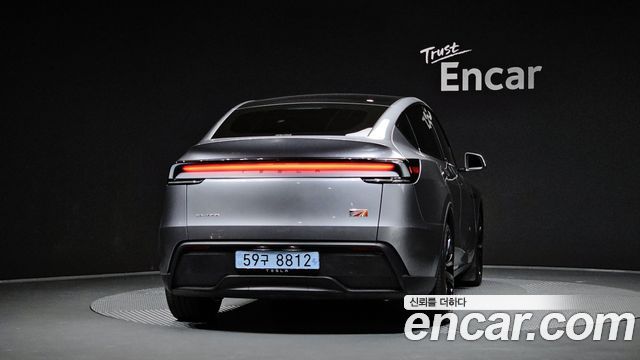 Tesla Model Y Long Range Launch Edition AWD — пробег 28 096 км — фото 4 из 5