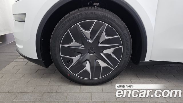 Tesla Model Y L Long Range AWD — пробег 290 км — фото 5 из 5