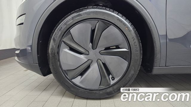 Tesla Model Y Premium Long Range AWD — пробег 8 019 км — фото 5 из 5