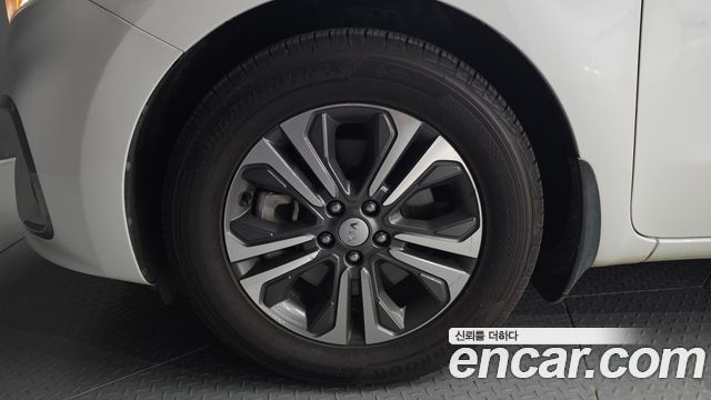 Kia Carnival 9-Seater Luxury — пробег 77 269 км — фото 5 из 5