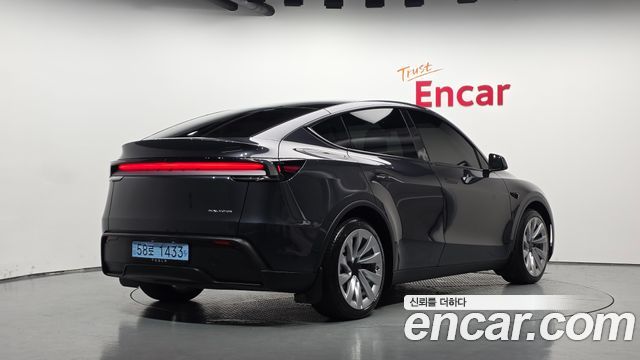 Tesla Model Y Long Range AWD — пробег 35 024 км — фото 2 из 5