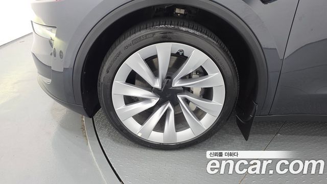 Tesla Model Y Long Range AWD — пробег 35 024 км — фото 5 из 5