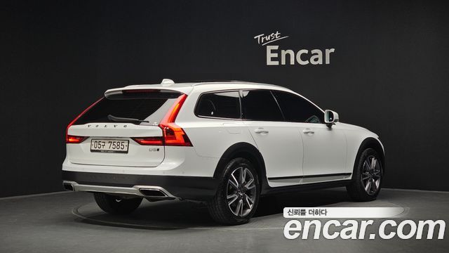 Volvo V90 D5 PRO AWD — пробег 60 387 км — фото 2 из 5