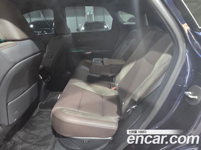 Lexus RX Luxury — пробег 8 150 км — фото 2 из 5