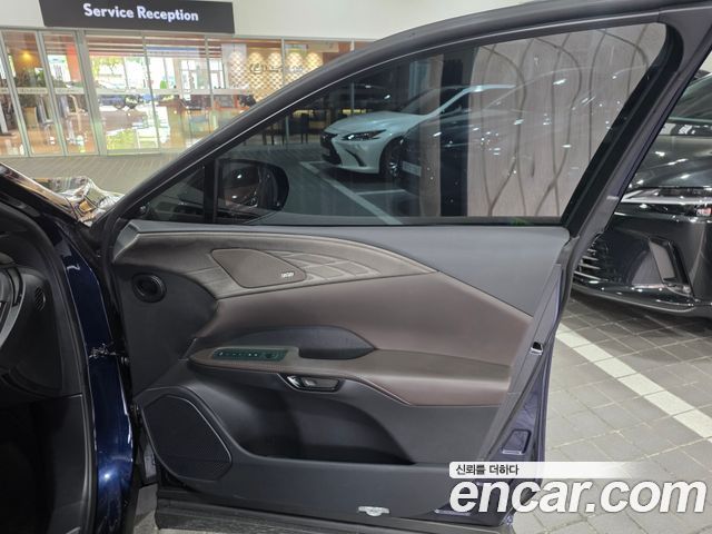 Lexus RX Luxury — пробег 8 150 км — фото 4 из 5