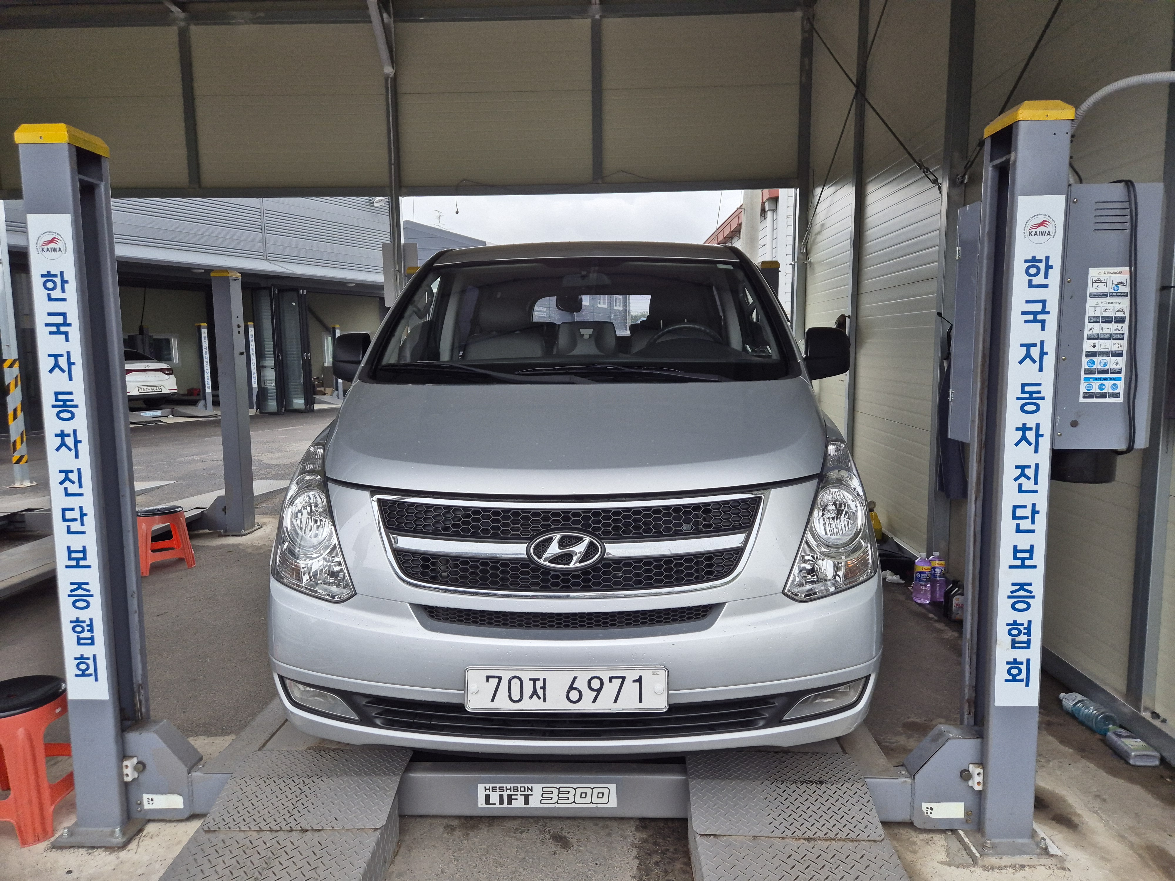 Фотографии, сделанные во время проверки, подписи