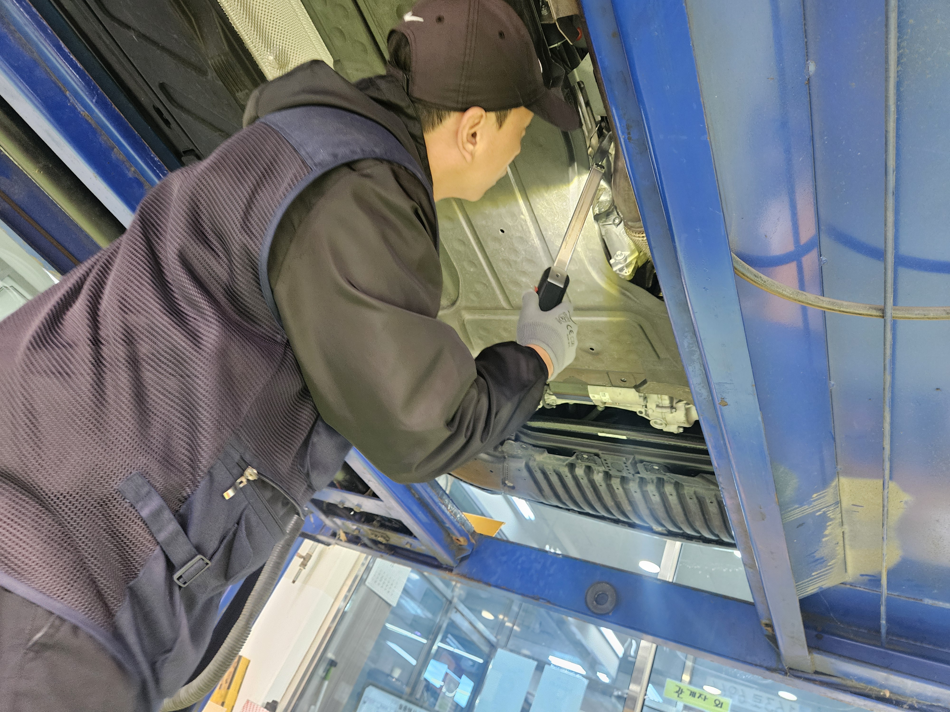 Фотографии, сделанные во время проверки, подписи